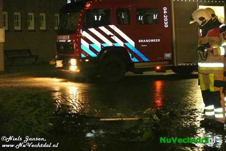 Brandstichting parkeerplaats Emmastraat Dalfsen - Foto: Niels Jansen