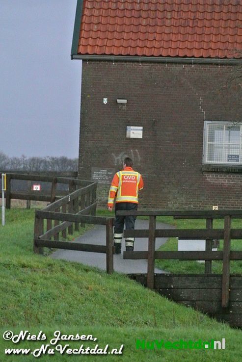 [Foto’s] Zoekactie naar mogelijke drenkeling Stuw Dalfsen - Foto: Niels Jansen