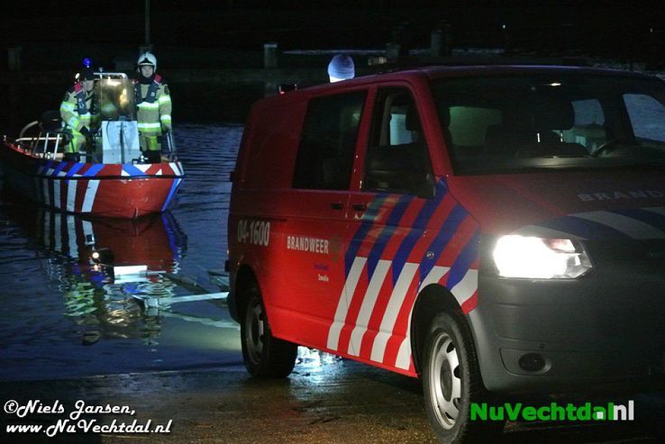[Foto’s] Zoekactie naar mogelijke drenkeling Stuw Dalfsen - Foto: Niels Jansen