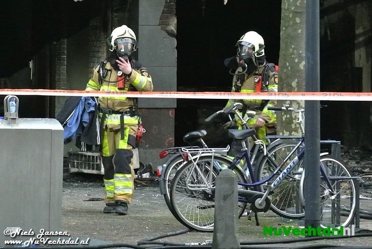 [Foto’s] Dalfser brandweer bij grote brand Zwolle - Foto: Niels Jansen