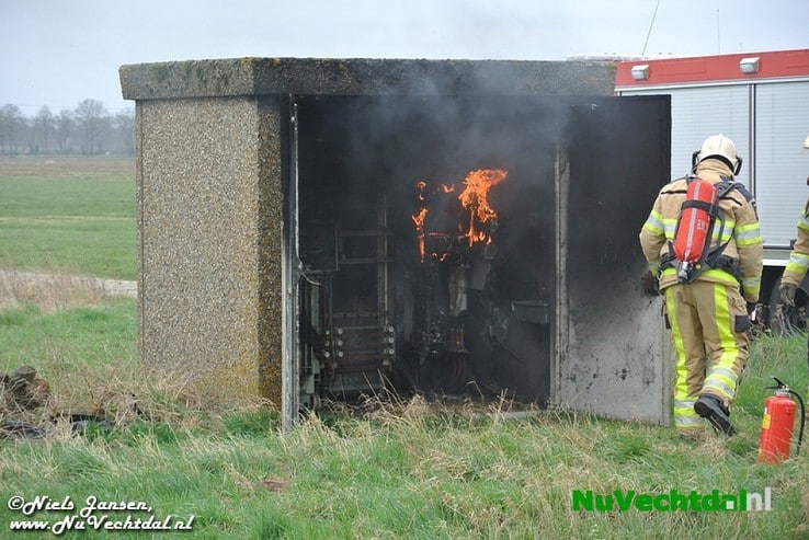 Brand in transformatorhuis Westeinde Nieuwleusen - Foto: Niels Jansen