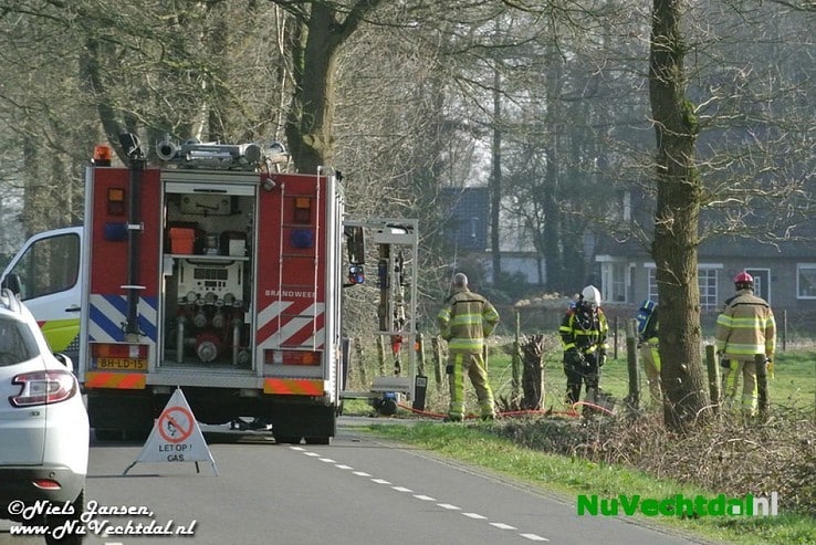 [VIDEO] Gaslek Heinoseweg Dalfsen lastige klus - Foto: Niels Jansen