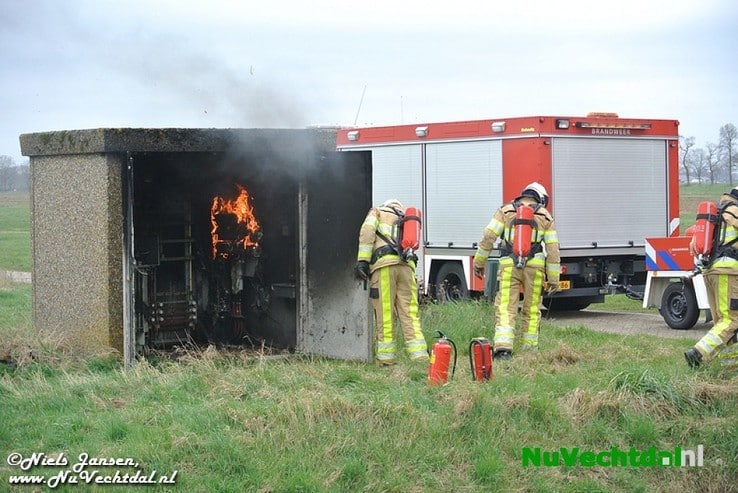 Brand in transformatorhuis Westeinde Nieuwleusen - Foto: Niels Jansen