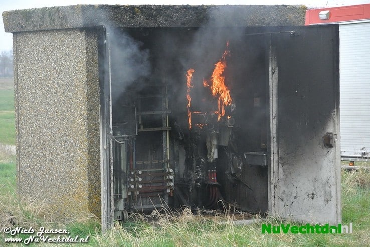 Brand in transformatorhuis Westeinde Nieuwleusen - Foto: Niels Jansen