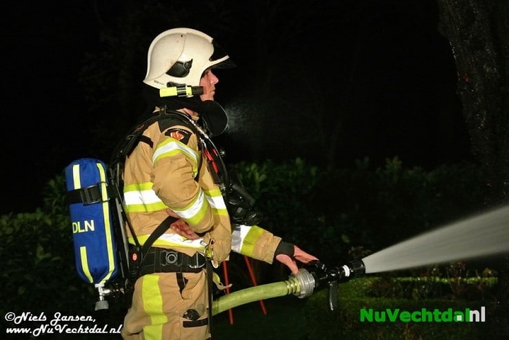 VIDEO Brand legt boerderij in as in Lemelerveld - Foto: Niels Jansen