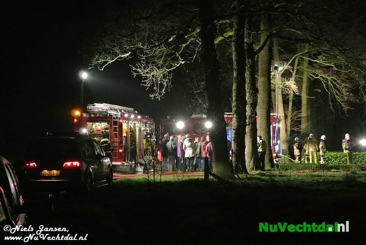 VIDEO Brand legt boerderij in as in Lemelerveld - Foto: Niels Jansen