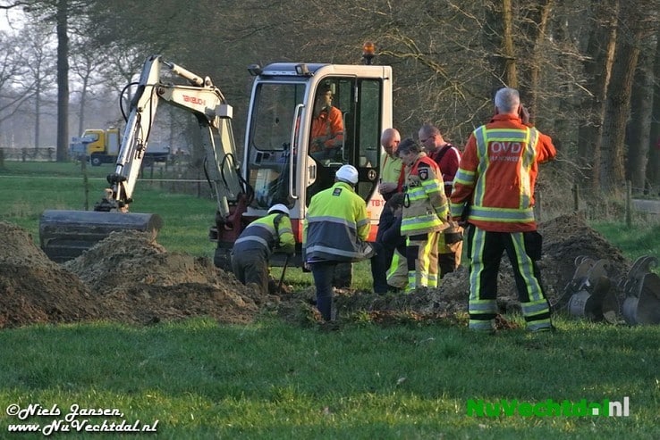 [VIDEO] Gaslek Heinoseweg Dalfsen lastige klus - Foto: Niels Jansen
