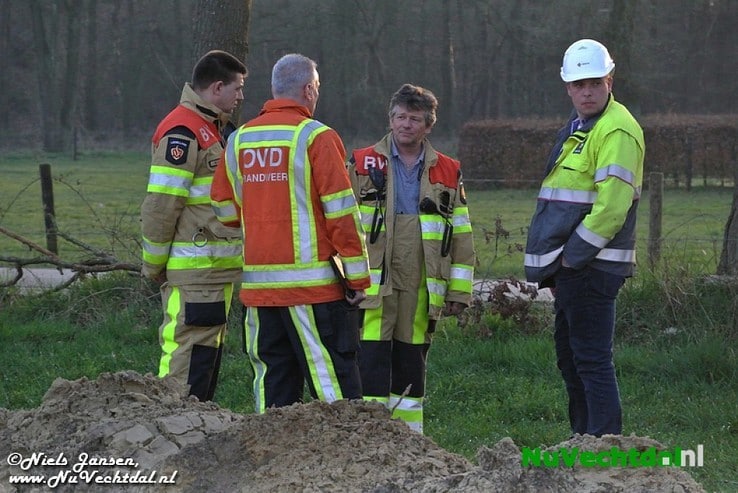 [VIDEO] Gaslek Heinoseweg Dalfsen lastige klus - Foto: Niels Jansen