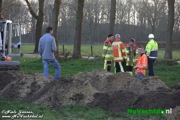 [VIDEO] Gaslek Heinoseweg Dalfsen lastige klus - Foto: Niels Jansen