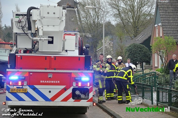 [Video] Felle schoorsteenbrand Koelmansstraat Hoonhorst - Foto: Niels Jansen