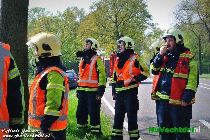 VIDEO: Vlieger in boom langs N348, inzet brandweer - Foto: Niels Jansen