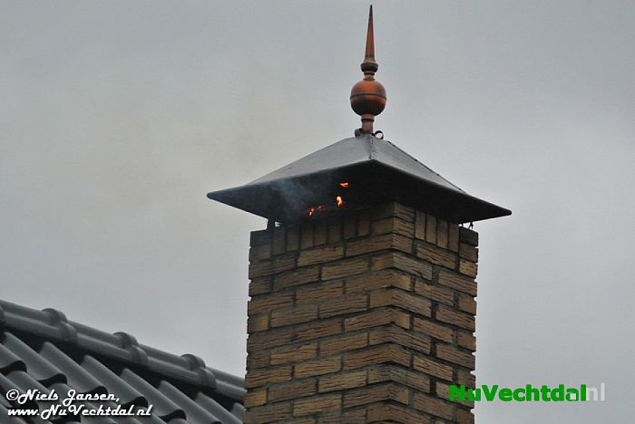 [Video] Felle schoorsteenbrand Koelmansstraat Hoonhorst - Foto: Niels Jansen