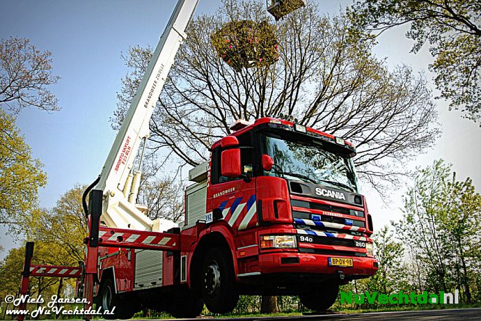 VIDEO: Vlieger in boom langs N348, inzet brandweer - Foto: Niels Jansen