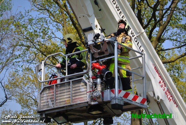 VIDEO: Vlieger in boom langs N348, inzet brandweer - Foto: Niels Jansen