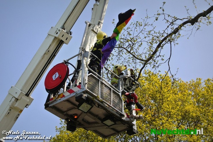 VIDEO: Vlieger in boom langs N348, inzet brandweer - Foto: Niels Jansen
