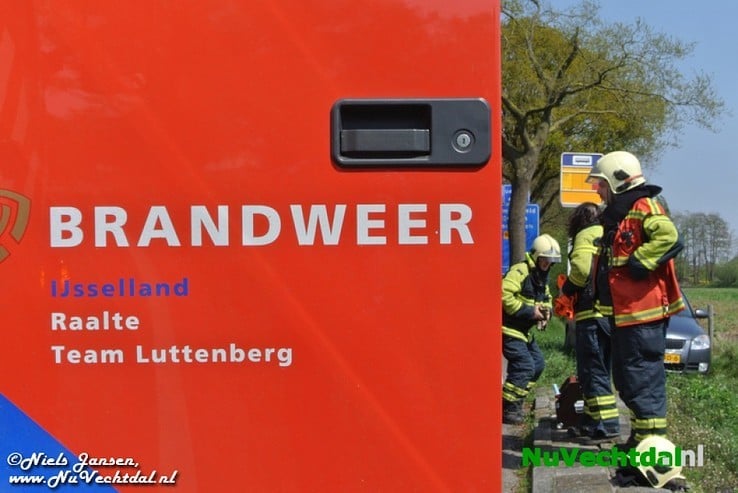 VIDEO: Vlieger in boom langs N348, inzet brandweer - Foto: Niels Jansen