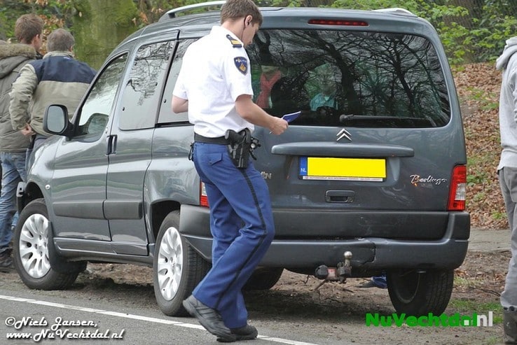 Veel schade maar geen letsel bij ongeval Koesteeg Dalfsen - Foto: Niels Jansen