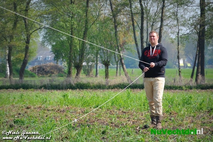 VIDEO: Vlieger in boom langs N348, inzet brandweer - Foto: Niels Jansen
