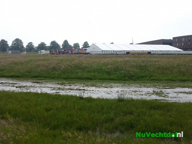 Nood-dam voor evenemententerrein Dalfsen - Foto: Niels Jansen