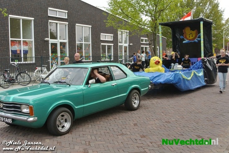 VIDEO een foto’s Optocht  Koningsdag Dalfsen 2014 - Foto: Niels Jansen