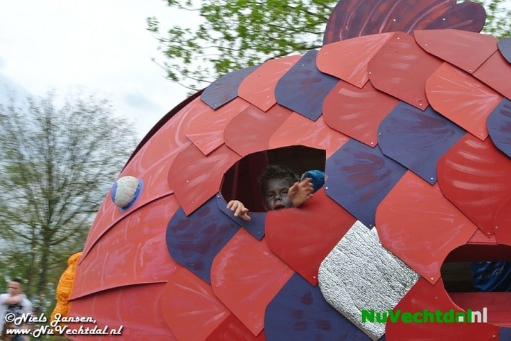 VIDEO een foto’s Optocht  Koningsdag Dalfsen 2014 - Foto: Niels Jansen