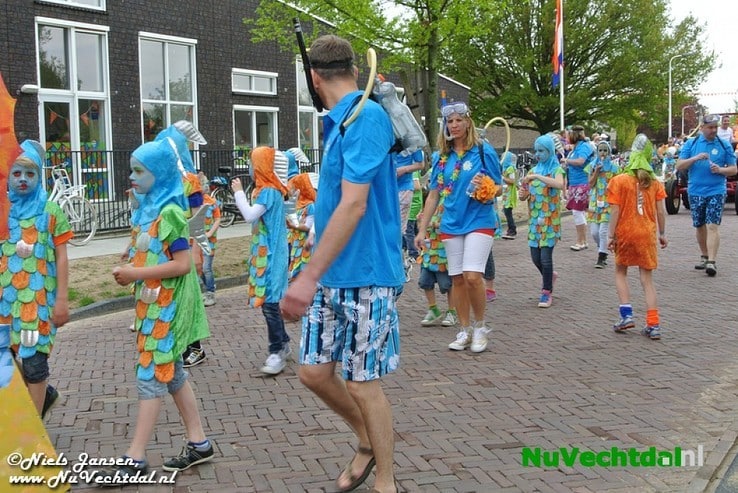 VIDEO een foto’s Optocht  Koningsdag Dalfsen 2014 - Foto: Niels Jansen