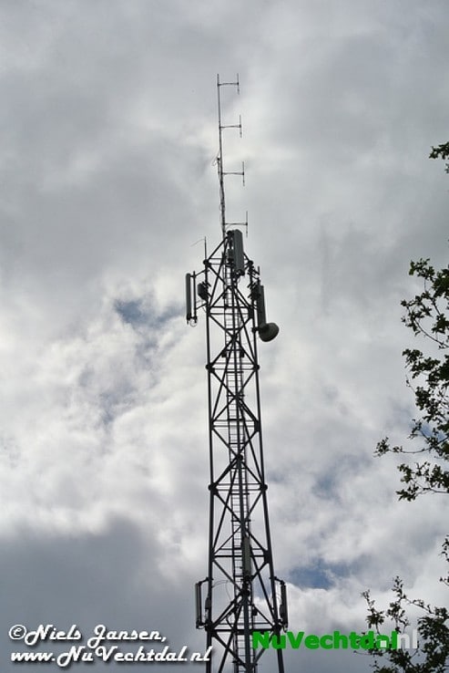 Zendpiraat bovenop telecommast Nieuwleusen - Foto: Niels Jansen
