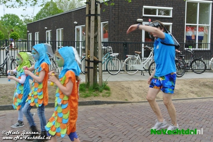 VIDEO een foto’s Optocht  Koningsdag Dalfsen 2014 - Foto: Niels Jansen