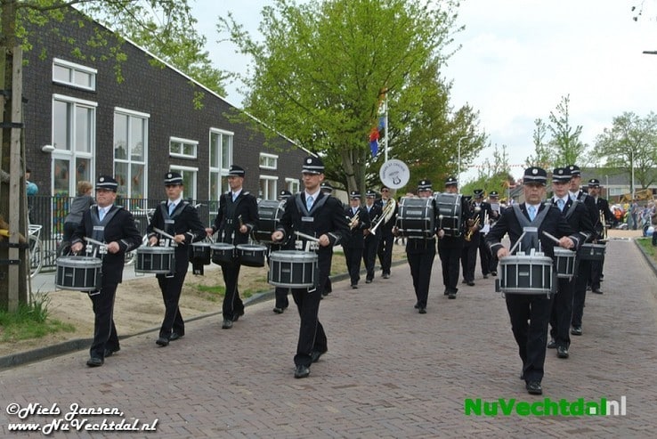 VIDEO een foto’s Optocht  Koningsdag Dalfsen 2014 - Foto: Niels Jansen