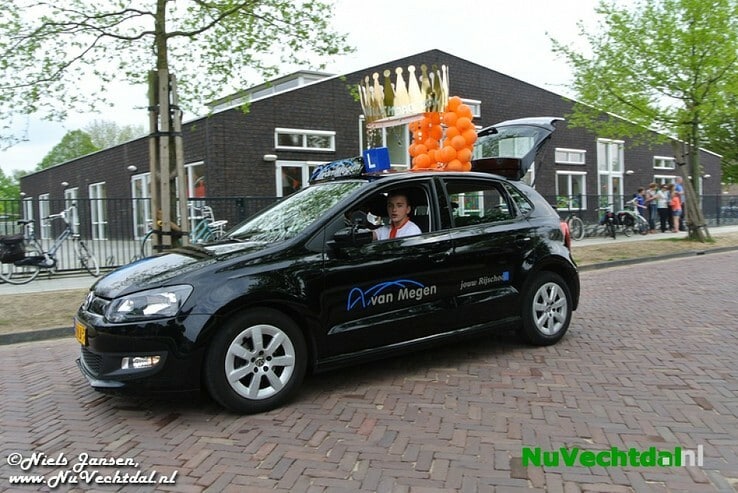 VIDEO een foto’s Optocht  Koningsdag Dalfsen 2014 - Foto: Niels Jansen