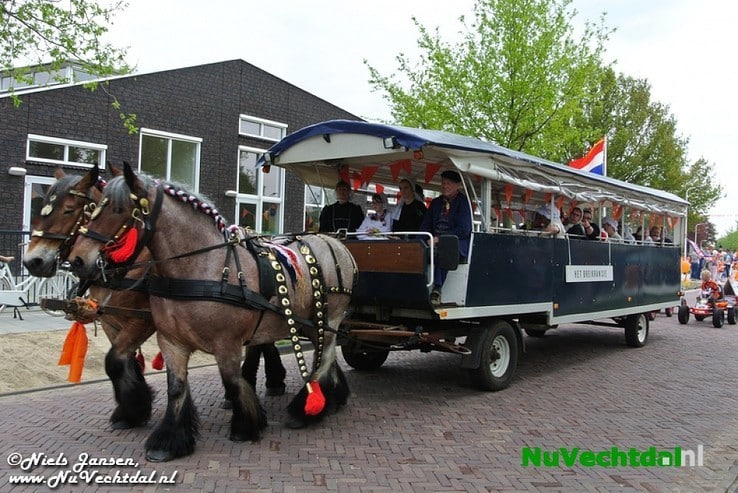 VIDEO een foto’s Optocht  Koningsdag Dalfsen 2014 - Foto: Niels Jansen