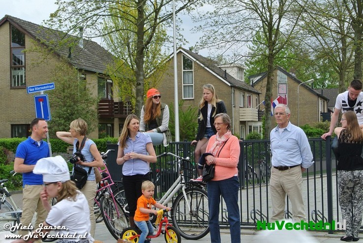 VIDEO een foto’s Optocht  Koningsdag Dalfsen 2014 - Foto: Niels Jansen