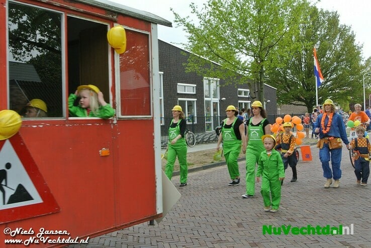 VIDEO een foto’s Optocht  Koningsdag Dalfsen 2014 - Foto: Niels Jansen