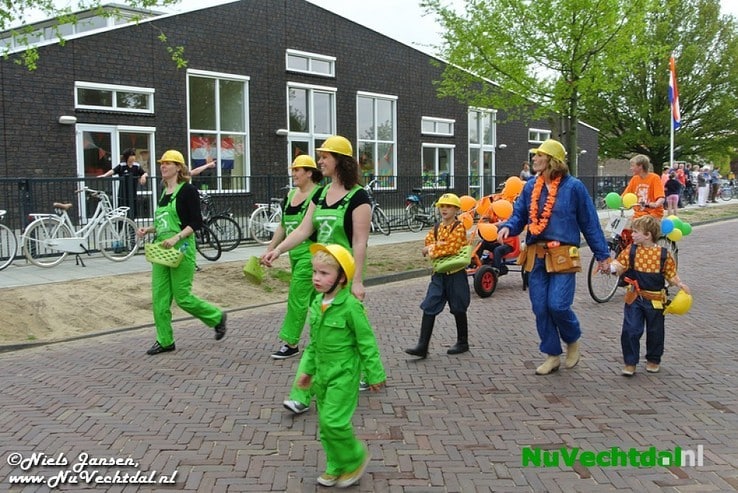VIDEO een foto’s Optocht  Koningsdag Dalfsen 2014 - Foto: Niels Jansen