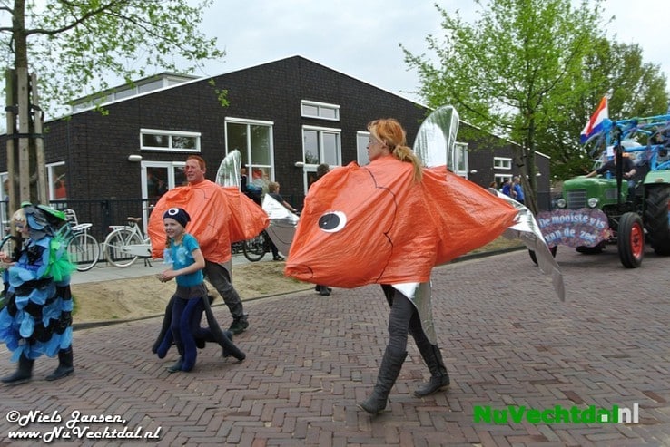 VIDEO een foto’s Optocht  Koningsdag Dalfsen 2014 - Foto: Niels Jansen