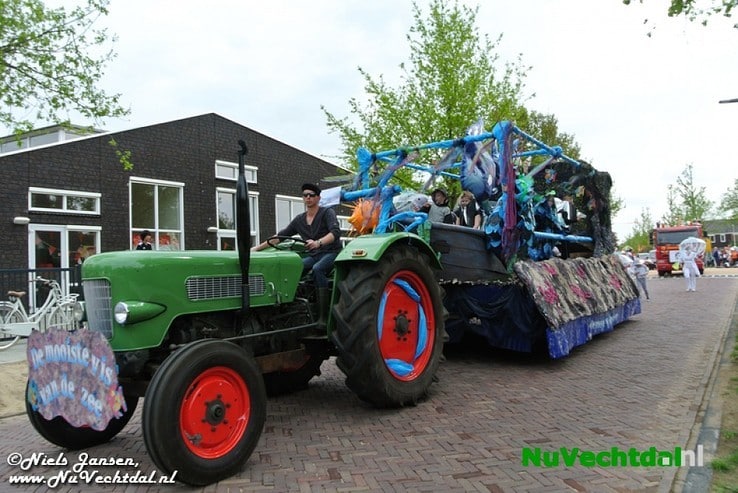 VIDEO een foto’s Optocht  Koningsdag Dalfsen 2014 - Foto: Niels Jansen