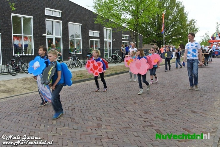 VIDEO een foto’s Optocht  Koningsdag Dalfsen 2014 - Foto: Niels Jansen