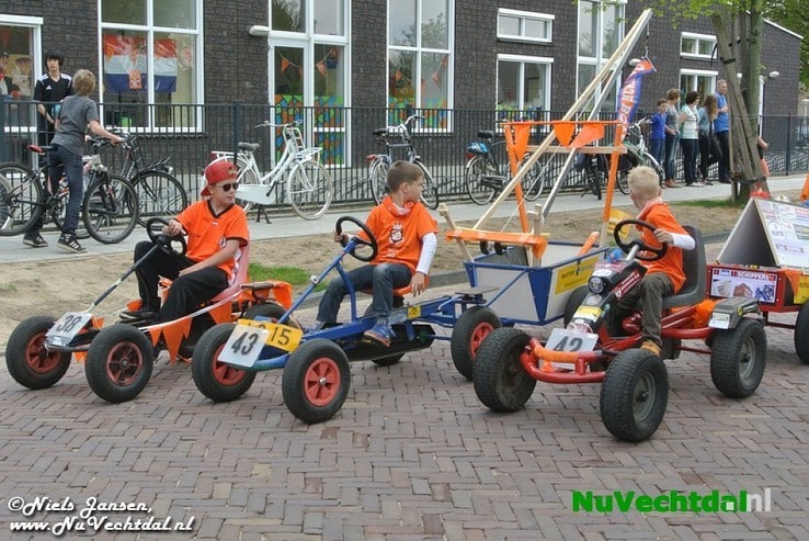 VIDEO een foto’s Optocht  Koningsdag Dalfsen 2014 - Foto: Niels Jansen