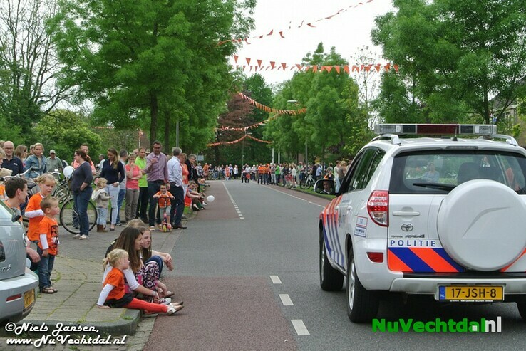 VIDEO een foto’s Optocht  Koningsdag Dalfsen 2014 - Foto: Niels Jansen