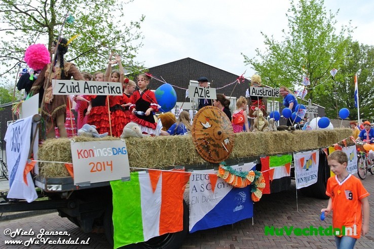 VIDEO een foto’s Optocht  Koningsdag Dalfsen 2014 - Foto: Niels Jansen