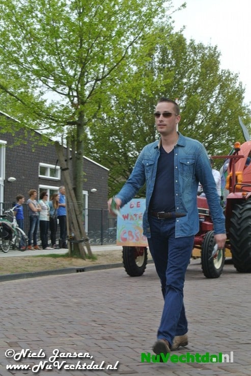 VIDEO een foto’s Optocht  Koningsdag Dalfsen 2014 - Foto: Niels Jansen