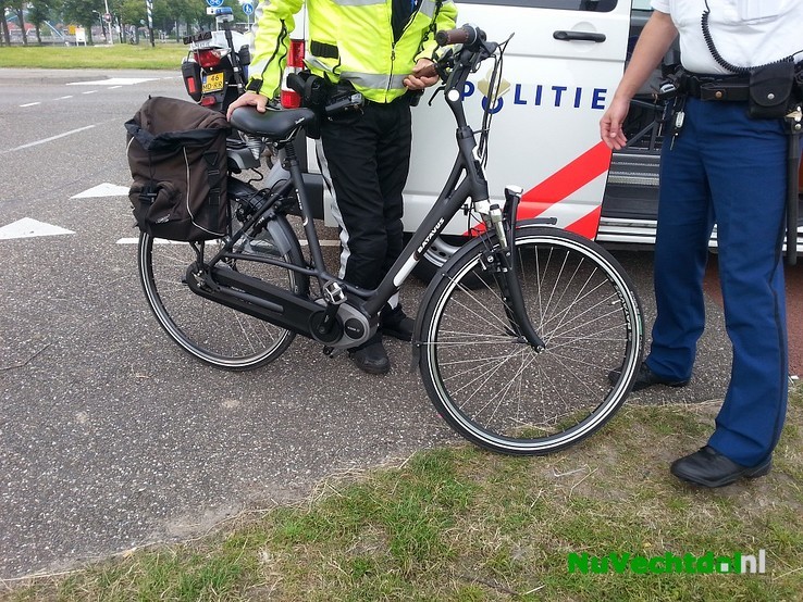 Man gewond bij val van fiets Stationsweg Dalfsen - Foto: Niels Jansen