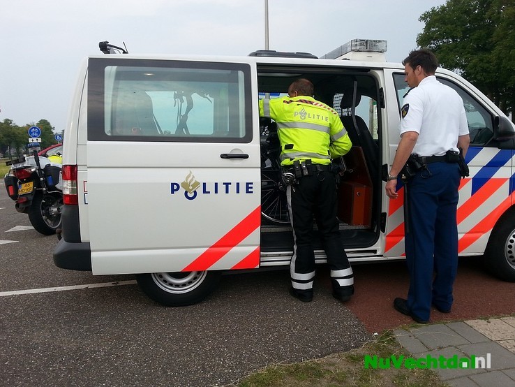 Man gewond bij val van fiets Stationsweg Dalfsen - Foto: Niels Jansen