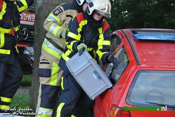 VIDEO Auto in sloot bij middel-ongeval Gernerslag Dalfsen - Foto: Niels Jansen