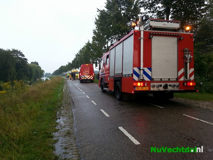 Man met scootmobiel rijdt sloot in in Zwolle - Foto: Niels Jansen