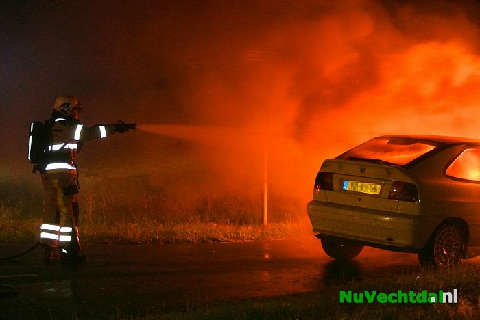 [Video] Auto in brand op de Dedemsweg bij Dalfsen - Foto: Niels Jansen