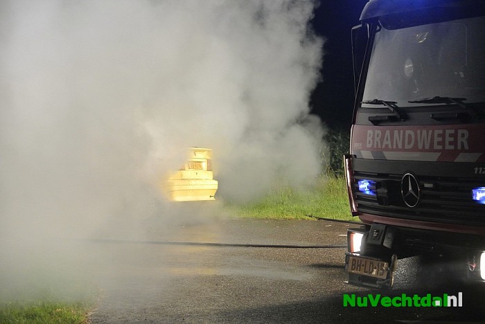 [Video] Auto in brand op de Dedemsweg bij Dalfsen - Foto: Niels Jansen