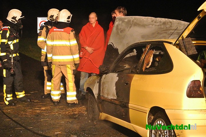 [Video] Auto in brand op de Dedemsweg bij Dalfsen - Foto: Niels Jansen