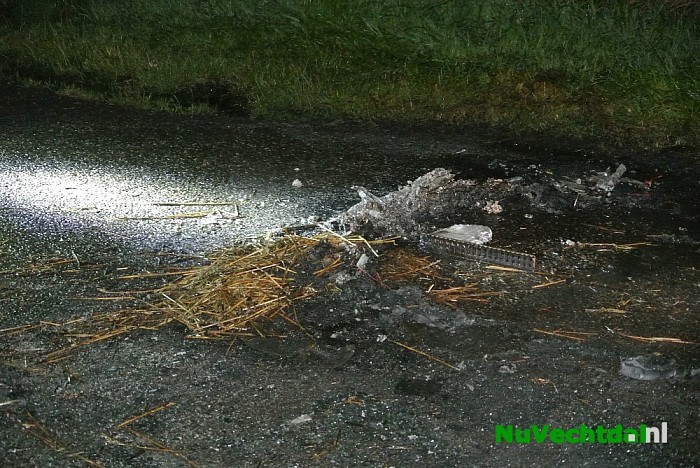 [Video] Auto in brand op de Dedemsweg bij Dalfsen - Foto: Niels Jansen
