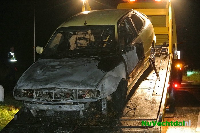[Video] Auto in brand op de Dedemsweg bij Dalfsen - Foto: Niels Jansen